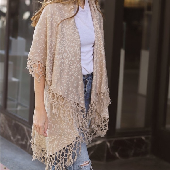 leRumi Accessories - 🌺 NWT leRumi Fringe Cardigan